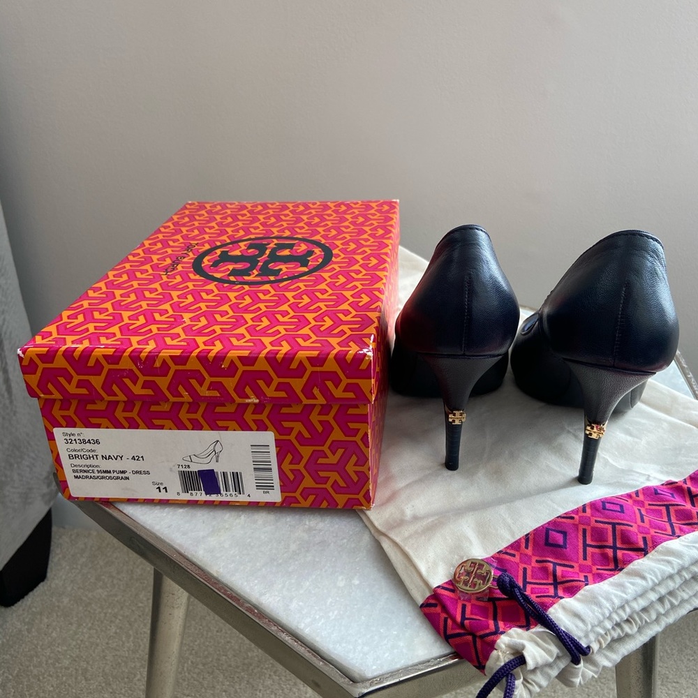 Tory Burch Bernice Navy Pumps size 11